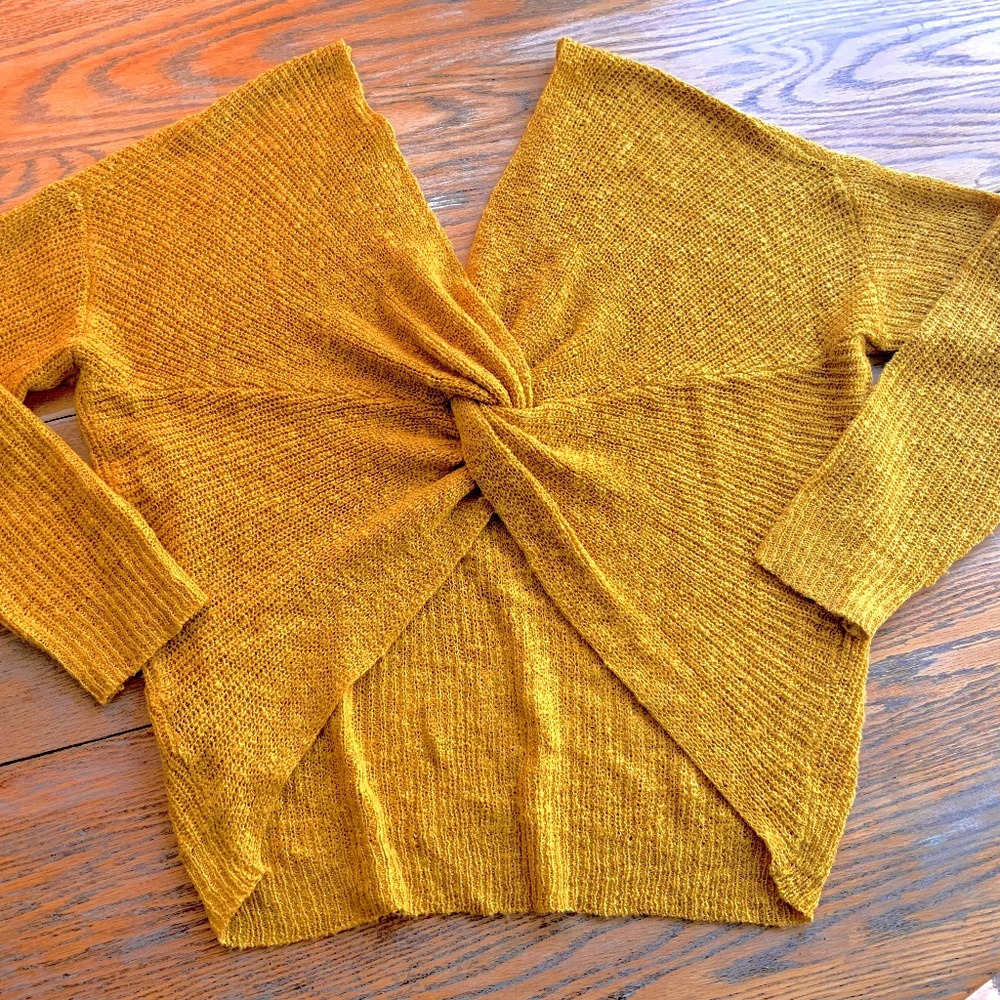 MOON & MADISON curry/citrine twist back sweater/never worn/L/non smoker